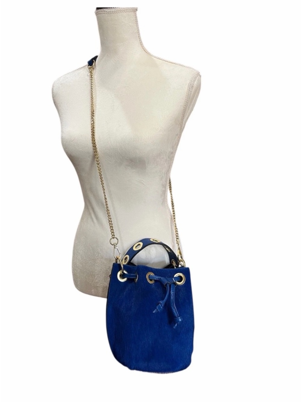 Borse In Pelle Blue Calf Hair Drawstring Bucket Bag with Gold Chain Strap